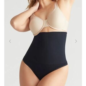 Yummie Seamless Solutions High Waist Shaping Thong in black. Size M/L NWT